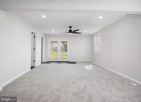 Living - 15 Peach Rd, Elkton, MD 21921 photo 4 of 6