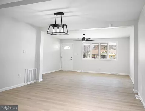 Living - 15 Peach Rd, Elkton, MD 21921 photo 3 of 6