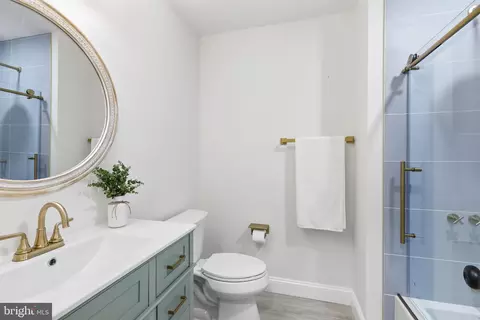 Bath - 331 Old Chestnut Rd, Elkton, MD 21921 photo 2 of 2