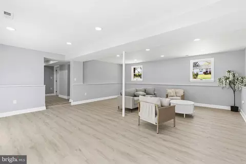 Living - 331 Old Chestnut Rd, Elkton, MD 21921 photo 1 of 2