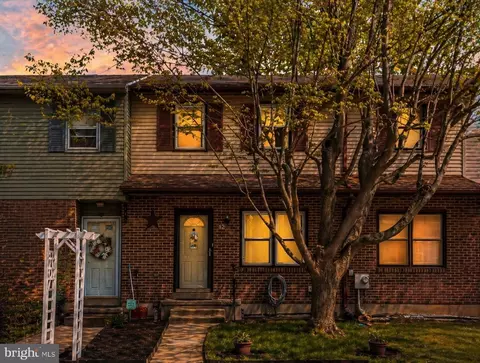 12 Leeward Ct, Elkton, MD 21921