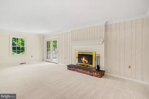 Living - 31 Filbert Ln, Elkton, MD 21921 photo 4 of 5