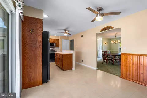 Entry Way - 56 Highland Ave, Elkton, MD 21921 photo 2 of 4