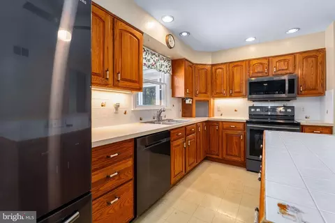 Kitchen - 56 Highland Ave, Elkton, MD 21921 photo 2 of 4