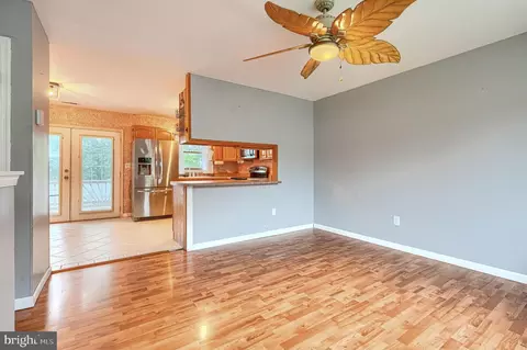 Living - 708 Gray Mount Cir, Elkton, MD 21921 photo 4 of 6