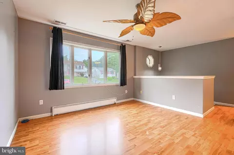 Living - 708 Gray Mount Cir, Elkton, MD 21921 photo 2 of 6
