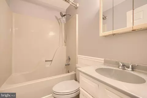 Bath - 708 Gray Mount Cir, Elkton, MD 21921 photo 2 of 3