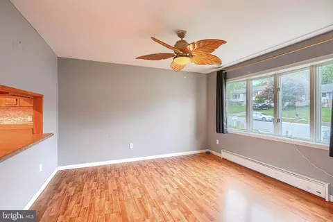 Living - 708 Gray Mount Cir, Elkton, MD 21921 photo 3 of 6