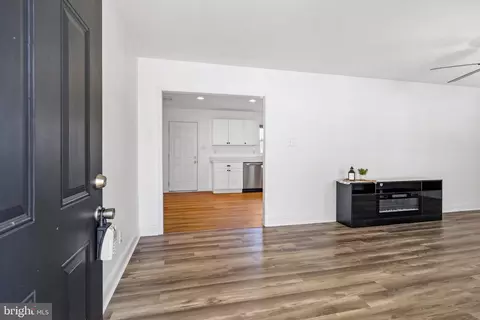 Entry Way - 9 Leedom Rd, Elkton, MD 21921 photo 1 of 4