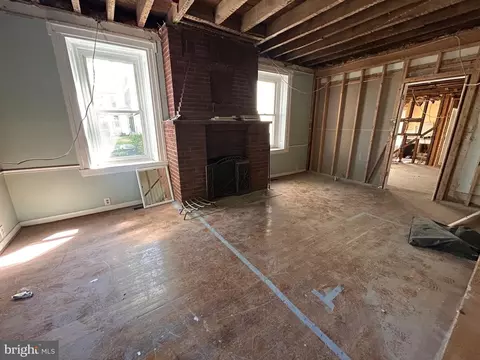 Living - 202 E Main St, Elkton, MD 21921 photo 2 of 3