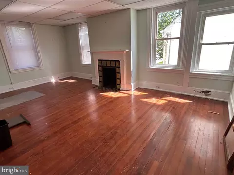 Living - 202 E Main St, Elkton, MD 21921 photo 1 of 3