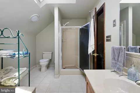 Bath - 135 Blacksnake Rd, Elkton, MD 21921 photo 5 of 7