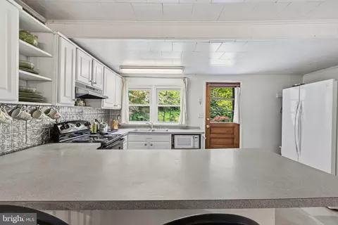 Kitchen - 36 Mayse Ln, Conowingo, MD 21918 photo 3 of 5