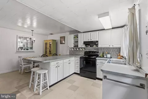 Kitchen - 36 Mayse Ln, Conowingo, MD 21918 photo 5 of 5