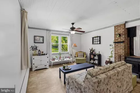 Living - 36 Mayse Ln, Conowingo, MD 21918 photo 2 of 3