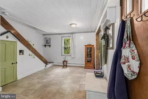 Entry Way - 36 Mayse Ln, Conowingo, MD 21918 photo 2 of 5