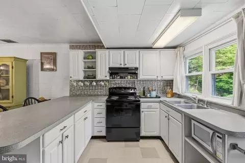 Kitchen - 36 Mayse Ln, Conowingo, MD 21918 photo 4 of 5