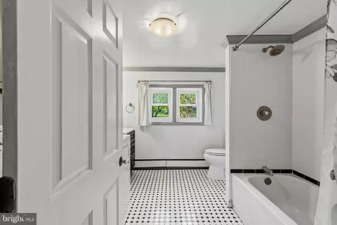 Bath - 36 Mayse Ln, Conowingo, MD 21918 photo 1 of 2