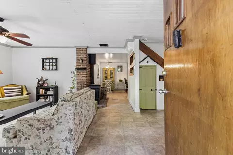 Entry Way - 36 Mayse Ln, Conowingo, MD 21918 photo 1 of 5