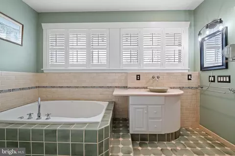 Bath - 73 Scott Rd, Warwick, MD 21912 photo 5 of 6