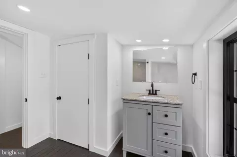 Entry Way - 70 Park Ln, Earleville, MD 21919 photo 10 of 11