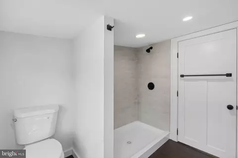 Bath - 70 Park Ln, Earleville, MD 21919 photo 2 of 2
