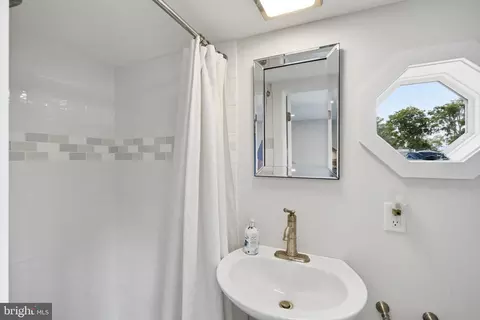 Bath - 63 Hacks Point Rd, Earleville, MD 21919 photo 2 of 3