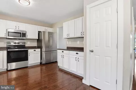 Entry Way - 24 Topeka Ct, Conowingo, MD 21918 photo 3 of 7