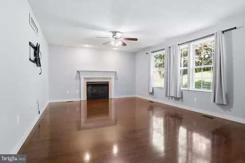 Living - 24 Topeka Ct, Conowingo, MD 21918 photo 2 of 3