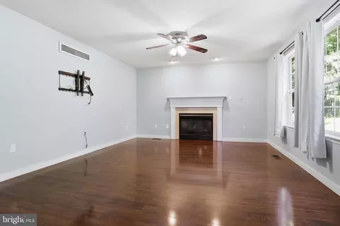 Living - 24 Topeka Ct, Conowingo, MD 21918 photo 3 of 3