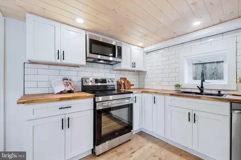 Kitchen - 41 Beachview Ave, Earleville, MD 21919 photo 6 of 6