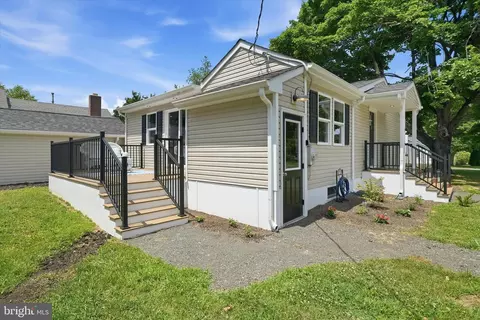 Exterior - 41 Beachview Ave, Earleville, MD 21919 photo 2 of 10