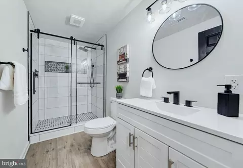 Bath - 41 Beachview Ave, Earleville, MD 21919 photo 3 of 7