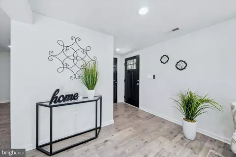 Entry Way - 41 Beachview Ave, Earleville, MD 21919 photo 1 of 9