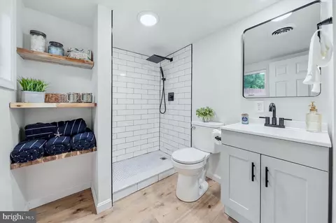 Bath - 41 Beachview Ave, Earleville, MD 21919 photo 5 of 7