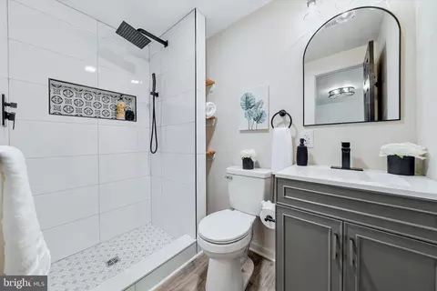 Bath - 41 Beachview Ave, Earleville, MD 21919 photo 1 of 7