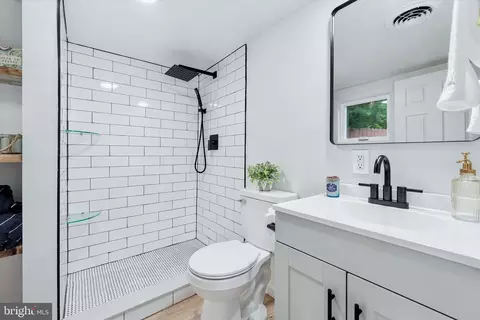 Bath - 41 Beachview Ave, Earleville, MD 21919 photo 6 of 7