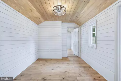 Entry Way - 41 Beachview Ave, Earleville, MD 21919 photo 8 of 9