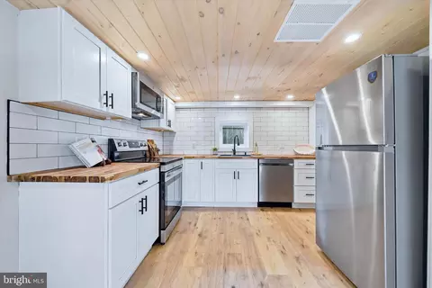 Kitchen - 41 Beachview Ave, Earleville, MD 21919 photo 4 of 6