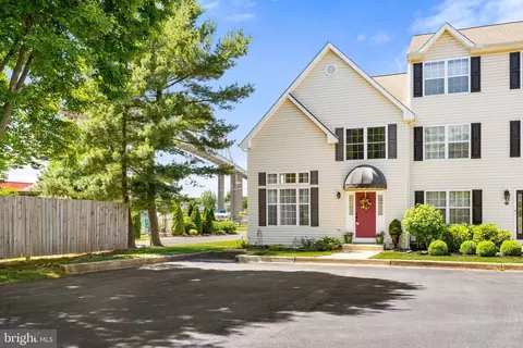 12 Boat Yard Rd, Chesapeake City, MD 21915