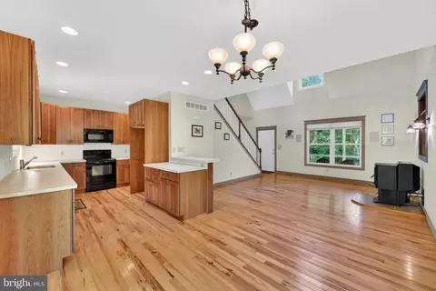 Entry Way - 302 Cecil Ave, Earleville, MD 21919 photo 3 of 4