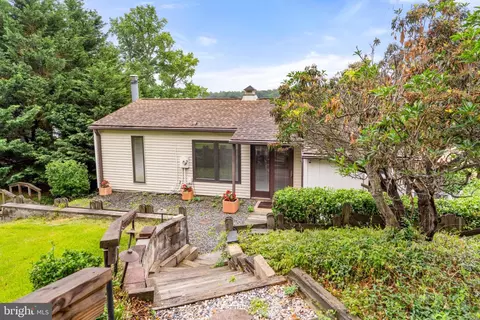 64 S Shore Rd, Elkton, MD 21921