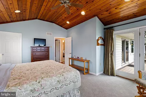 Bedroom - 155 Edgewater Dr, Earleville, MD 21919 photo 2 of 6