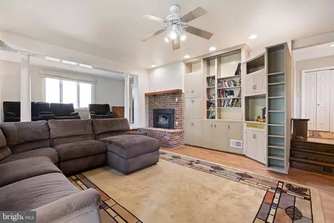 Living - 155 Edgewater Dr, Earleville, MD 21919 photo 1 of 3