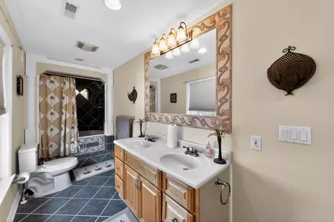 Bath - 28 Beechwood St, Earleville, MD 21919 photo 1 of 2
