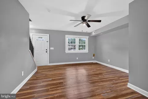 Living - 42 Willow Ct, Elkton, MD 21921 photo 1 of 2