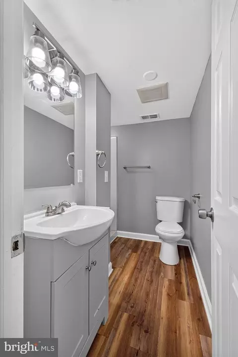 Bath - 42 Willow Ct, Elkton, MD 21921 photo 3 of 3