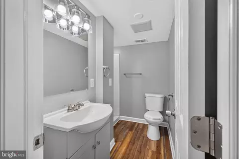 Bath - 42 Willow Ct, Elkton, MD 21921 photo 2 of 3