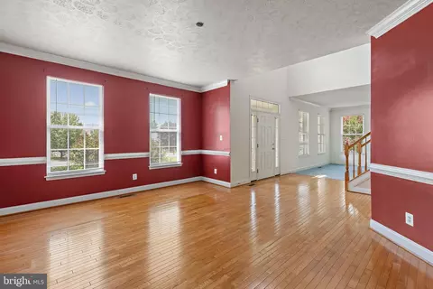 Living - 6 Powell Pl, Elkton, MD 21921 photo 10 of 12