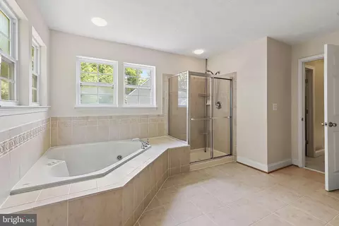 Bath - 6 Powell Pl, Elkton, MD 21921 photo 1 of 2